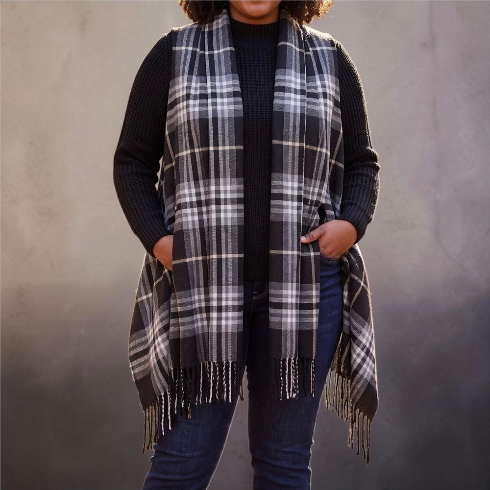 Cozy Plaid Open Front Poncho Shawl Womens Fringe Black White FG173468 OS